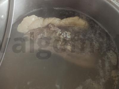 Žirnių sriuba su kaulu ir riebalu Žingsnis 2