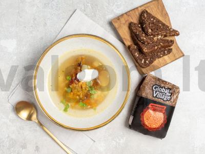 Sriuba su rūkytais mėsos gaminiais ir lęšiais pagrindine nuotrauka