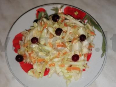 Šviežių kopūstų salotos „Pavasario šviežumas“ pagrindine nuotrauka