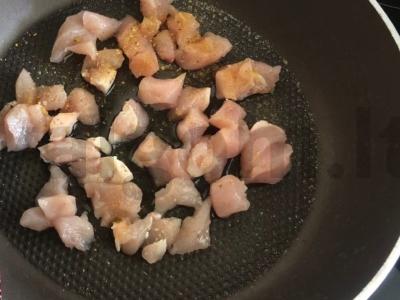 Makaronai su vištienos filė, daržovėmis ir grietinės padažu Žingsnis 2