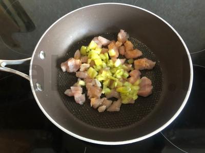 Makaronai su vištienos filė, daržovėmis ir grietinės padažu Žingsnis 3