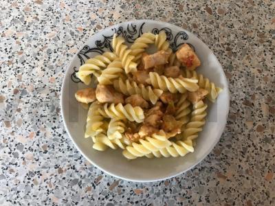 Makaronai su vištienos filė, daržovėmis ir grietinės padažu Žingsnis 9