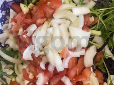 Kopūstų salotas „Raudona pavasaris“ su rukola ir sūriu marinate Žingsnis 5