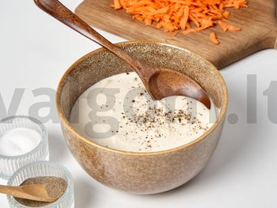 Vegetariški svogūnų blynai Žingsnis 1