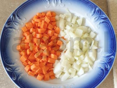 Vištienos sriuba su makaronais, daržovėmis ir prieskoniais Žingsnis 2