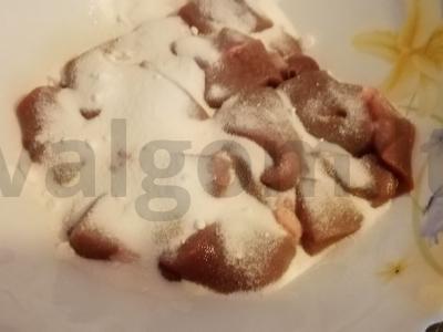 Troškintos kiaulienos inkstai grietinėje Žingsnis 2