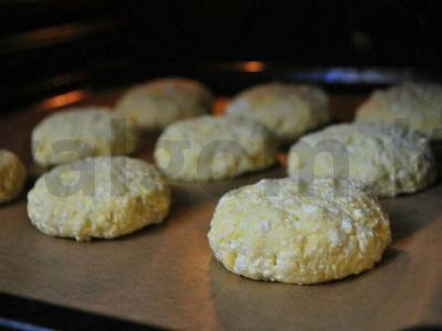 Klasikiniai varškėčiai su vaniliniu cukrumi orkaitėje Žingsnis 3