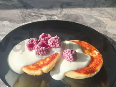 Klasikiniai varškėčiai su vaniliniu cukrumi orkaitėje pagrindine nuotrauka