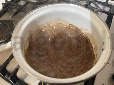 Cukrinė sirupas biskvitiniams korpusams su kakavos skoniu Žingsnis 3