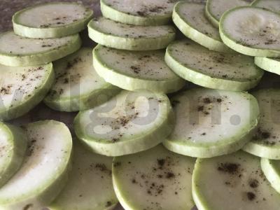 Cukinijos miltuose su česnaku Žingsnis 1