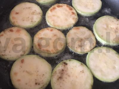 Cukinijos miltuose su česnaku Žingsnis 4