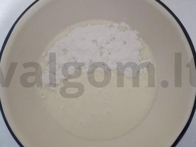 Pieniniai keksiukai su grietinėlės kremu Žingsnis 2