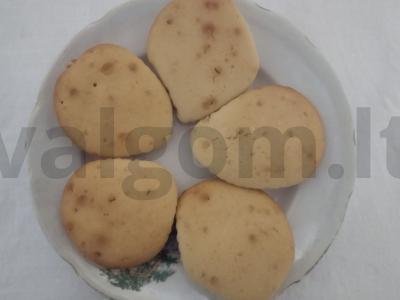 Pieniniai keksiukai su grietinėlės kremu pagrindine nuotrauka