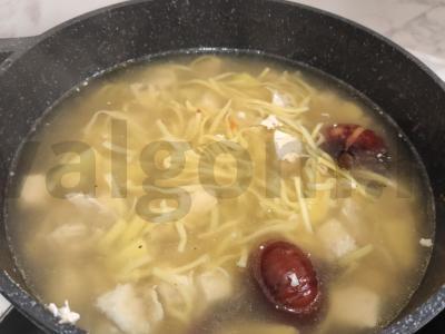 Vištienos makaronai su daržovėmis pagrindine nuotrauka