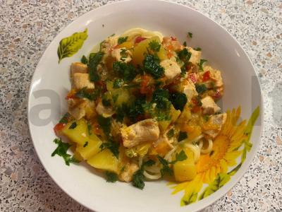 Lagman su vištienos filė pagrindine nuotrauka