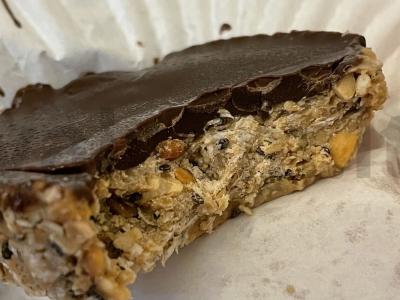 Avižiniai sausainiai su žemės riešutų sviestu pagrindine nuotrauka