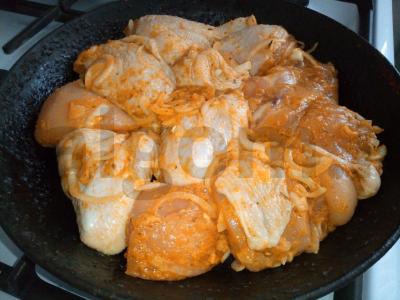 Vištiena su bulvėmis, baklažanais ir daržovėmis Žingsnis 2