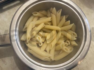 Makaronai sūrio padaže su vištienos juostelėmis Žingsnis 5