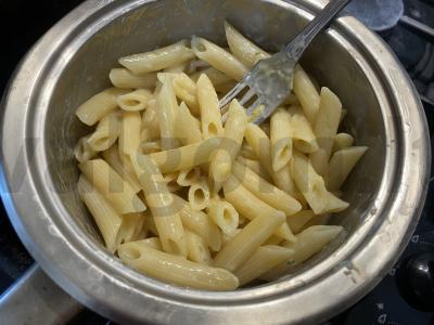 Makaronai sūrio padaže su vištienos juostelėmis Žingsnis 6