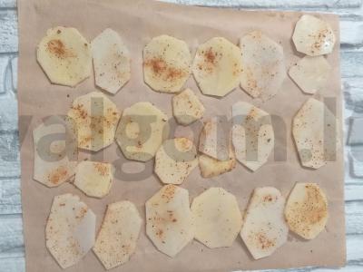 Bulvių traškučiai mikrobangų krosnelėje per 5 minutes Žingsnis 3