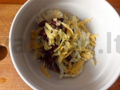 Salotos su konservuotais pupelėmis, sūriu ir kopūstais Žingsnis 3