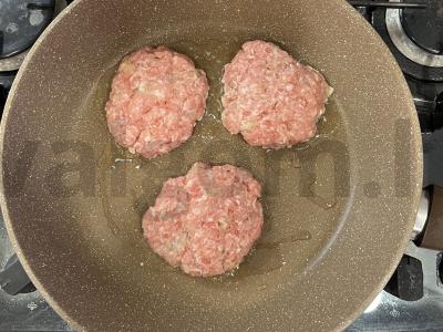 Sultingi namų kotletai iš kiaulienos faršo Žingsnis 2