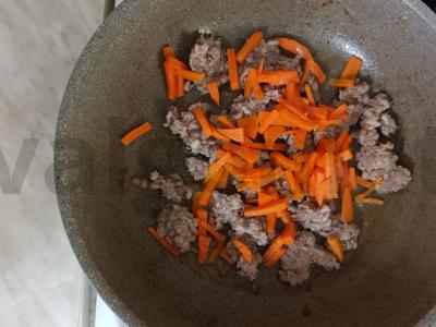 Kvinoja su faršo ir baklažanų padažu adžikoje Žingsnis 2