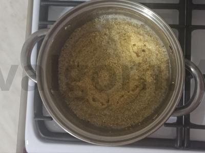 Kvinoja su faršo ir baklažanų padažu adžikoje Žingsnis 5