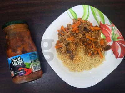 Kvinoja su faršo ir baklažanų padažu adžikoje pagrindine nuotrauka