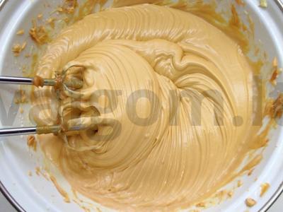 Kvapnus vaflinis tortas su riešutais ir kokosų drožlėmis Žingsnis 1