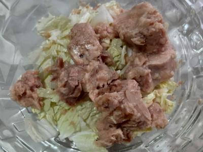 Salotos su smulkintu tunu, kiaušiniu ir sūriu Žingsnis 3