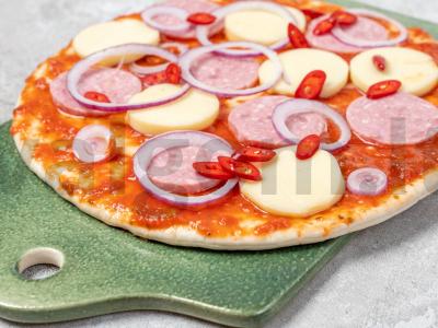 Pica „Pepperoni“ su barbekiu padažu ir raudonuoju svogūnu Žingsnis 2
