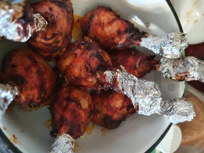 Čupa-čups iš vištienos blauzdelių pagrindine nuotrauka