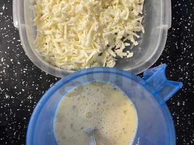 Sūrio omletas su pomidorais Žingsnis 2