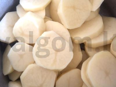 Vasaros sriuba su jautiena ir daržovėmis Žingsnis 1