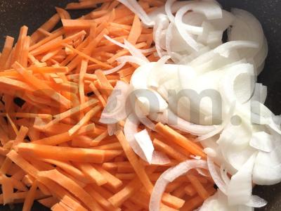 Troškinta vištienos kepenėlė su daržovėmis Žingsnis 1