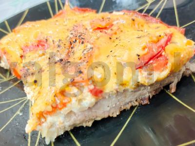 Kepta jautiena su pomidorų-sūrio kepure pagrindine nuotrauka