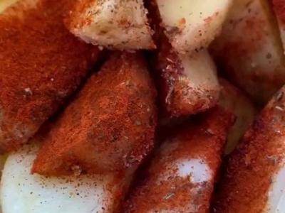 Jauni bulvės kaimiškai su paprika Žingsnis 4