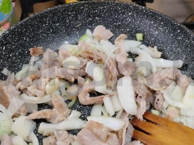 Pievagrybiai, kepti su šonine ir svogūnais Žingsnis 2