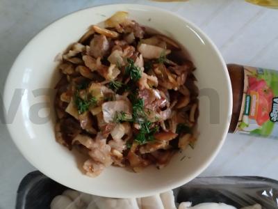 Pievagrybiai, kepti su šonine ir svogūnais pagrindine nuotrauka