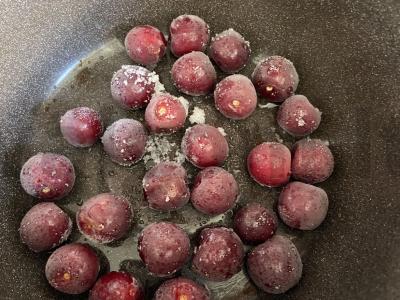 Vyšnių padažas desertams ir antriems patiekalams Žingsnis 1