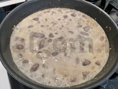 Grietinėje troškinti vištienos širdelės Žingsnis 7