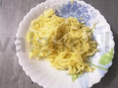 Salotas „Klasikinė silke po kailiu“ Žingsnis 1