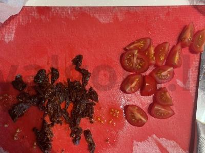 Makaronai su džiovintais ir šviežiais pomidorais Žingsnis 2