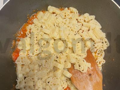 Makaronai su džiovintais ir šviežiais pomidorais Žingsnis 4