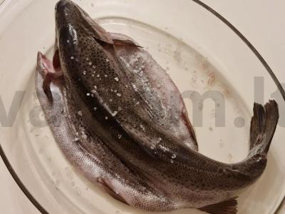 Upėtakis, keptas su daržovėmis ir ryžiais Žingsnis 1