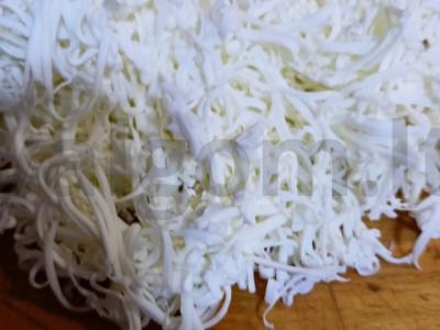 Salotos su kukurūzais, lydytu sūriu ir agurkais Žingsnis 4