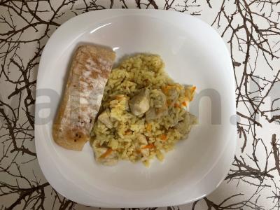 Ryžiai su daržovėmis ir mėsa pagrindine nuotrauka