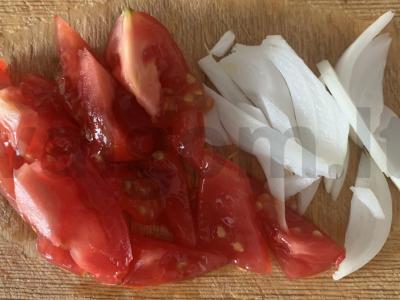 Pupelės su kiaušiniais ir pomidorais Žingsnis 2