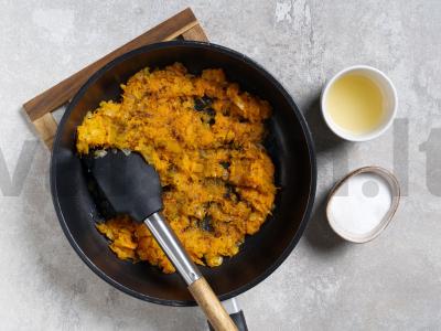 Morkos, kepamos su svogūnais Žingsnis 6